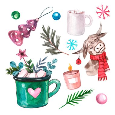 Beyaz arka planda suluboya Noel seti. Yeşil fincan kakao, kakao, boğa, ağaç, mum, kar taneleri ve Noel ağacı oyuncağıyla suluboya Noel illüstrasyonu.