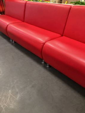 fotoğraf kırmızı kanepe taklit deri
