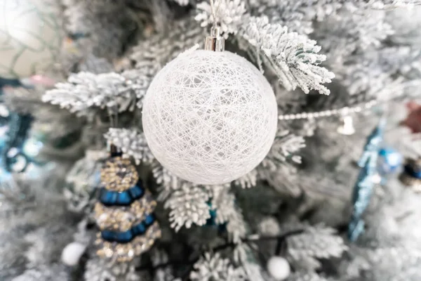 Mutlu Yıllar Mutlu Noeller Noel Ağacında Oyuncak Noel Baloları — Stok fotoğraf