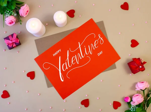 ハッピーバレンタインデー カード オンラインバナー グリーティングカード バレンタインデーのフラットレイ ベージュの背景 — ストック写真