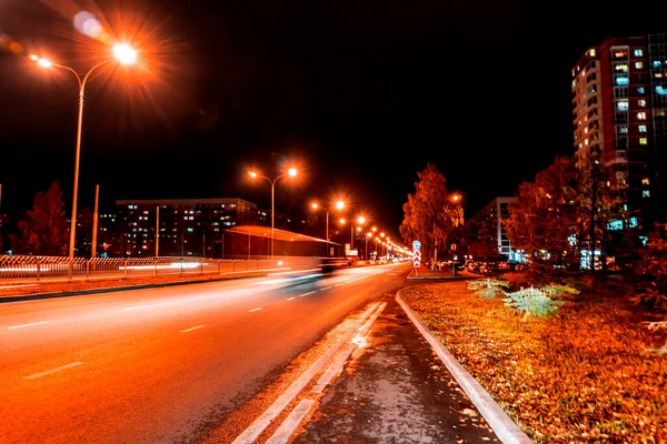 Artistieke Foto Van Een Avond Stad Gemakkelijk Wazig Onrealistische Kleuren — Stockfoto