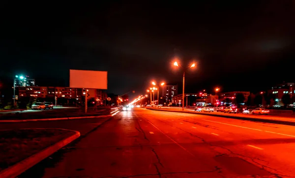 Bir Gece Şehrinin Sanatsal Fotoğrafı Kolay Bulanıklaştırma Gerçekçi Olmayan Renkler — Stok fotoğraf