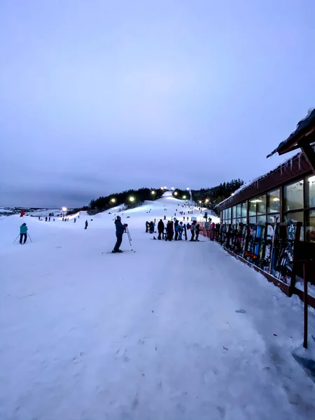 Fedotovo Rusland Januari 2021 Skibasis Resort Bergen Mensen Skiën Snowboard — Stockfoto