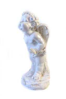 Alçı taşı bir meleğin izole edilmiş fotoğrafı.