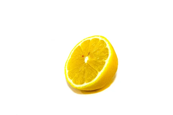 在白色柠檬背景下分离 — 图库照片