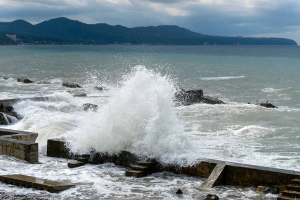 Petite Tempête Sur Mer Vagues Frappant Rivage — Photo