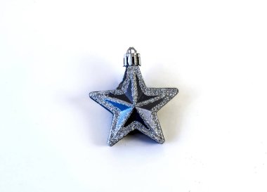 Noel ve yeni yıl oyuncakları beyaz arka planda izole edilir