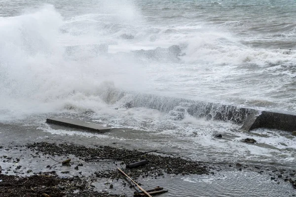 Tempête Sur Mer Noire Vagues Écrasant Sur Rivage Eau Brune — Photo