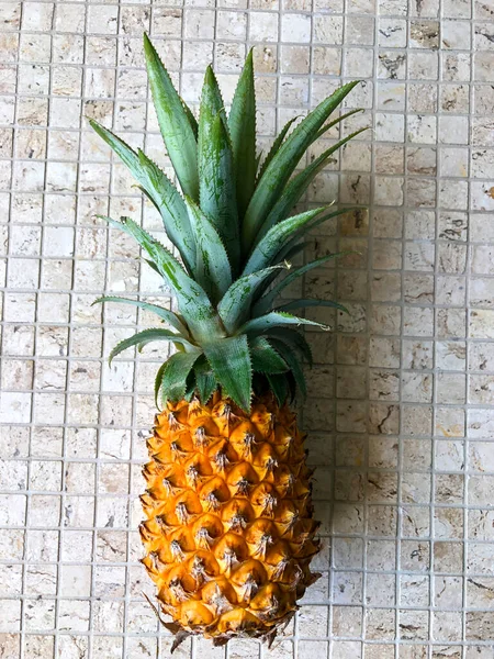 照片中的菠萝 白色背景 — 图库照片