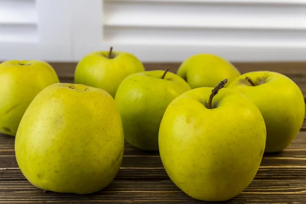 Green Apples Wooden Background — Stock Photo, Image