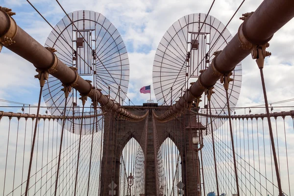 Puente de Brooklyn en la ciudad de Nueva York — Foto de Stock