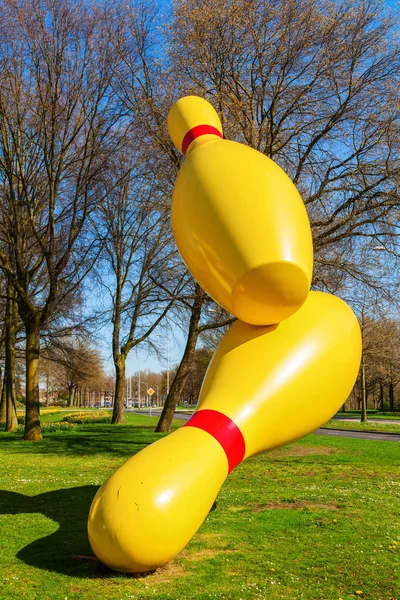 Scultura chiamata perni volanti a Eindhoven, Paesi Bassi — Foto Stock