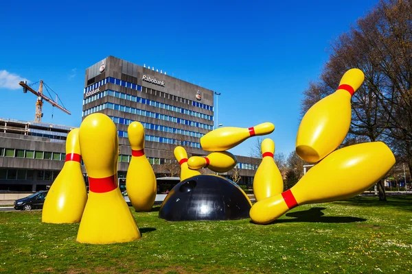 Escultura llamada pines voladores en Eindhoven, Países Bajos — Foto de Stock