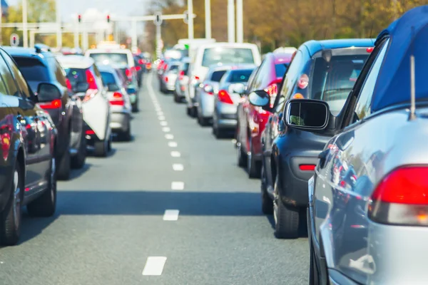 araçların trafik sıkışıklığı