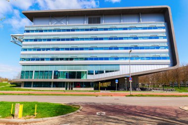 Utrecht, Hollanda'daki üniversite kampüsünde bina
