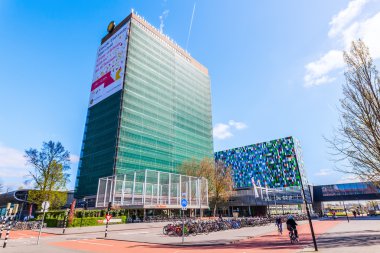 Utrecht, Hollanda'daki üniversite kampüsünde modern bina