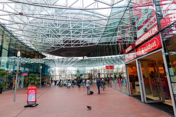 Centro comercial moderno Spazio em Zoetermeer, Países Baixos — Fotografia de Stock