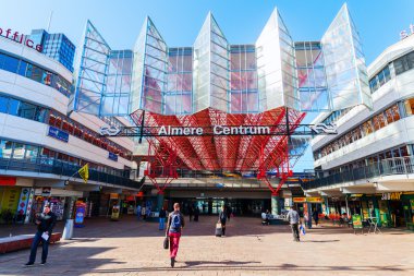 Almere tren istasyonu, Hollanda