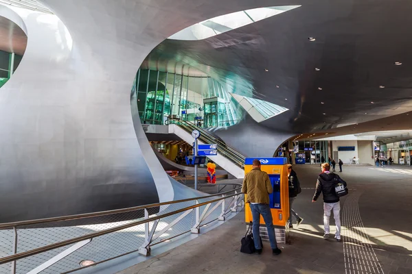 Σιδηροδρομικός σταθμός Arnhem Centraal στο Arnhem, Κάτω Χώρες — Φωτογραφία Αρχείου