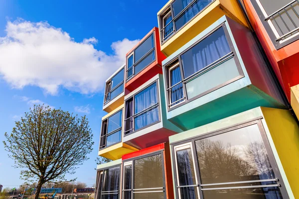 Modernos apartamentos apilables para estudiantes llamados spaceboxes en Almere, Países Bajos — Foto de Stock