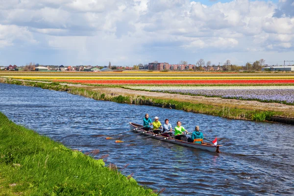 Lisse, Hollanda Lale alanları arasında Kano — Stok fotoğraf