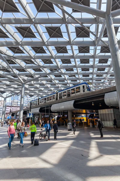 Hauptbahnhof in Den Haag, Niederlande — Stockfoto