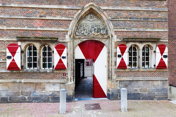 Pintu masuk rumah bersejarah di Leiden, Belanda — Stok Foto