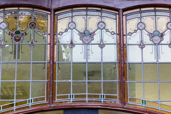 Fenêtre d'une vieille maison à Leyde, Pays-Bas — Photo