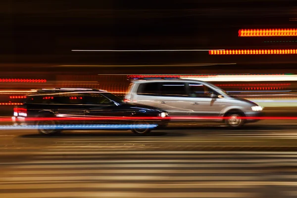 Tráfico nocturno en movimiento Desenfoque — Foto de Stock