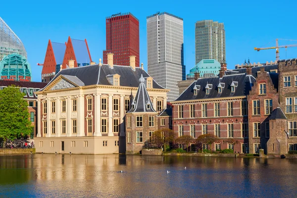 Mauritshuis at the Hofvijver in The Hague, Netherlands — Stock Photo, Image