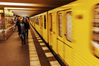 Metro İstasyonu, Berlin, Almanya