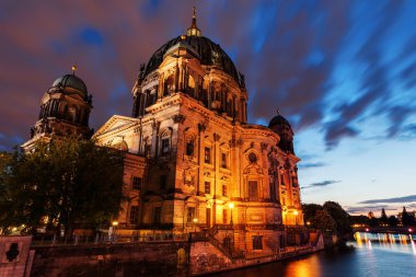 Berlin Katedrali Geceleri