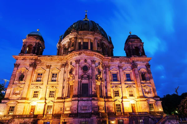 Catedral de Berlim à noite — Fotografia de Stock