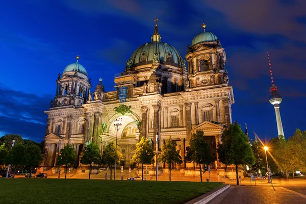 Berlin katedral på natten — Stockfoto