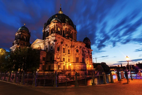 Catedral de Berlim à noite — Fotografia de Stock