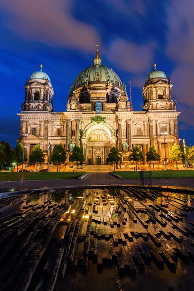 Berlijnse kathedraal 's nachts — Stockfoto