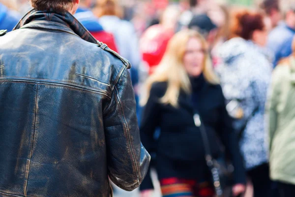 Man in a crowd of people — Stock Photo, Image