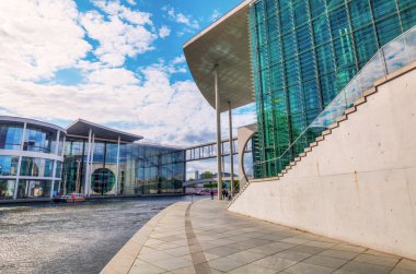 Berlin, Almanya 'nın hükümet bölgelerine yayılmış durumda.