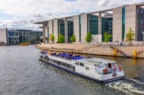 Kurvenreiche Spree durch das Regierungsviertel von Berlin, Deutschland — Stockfoto