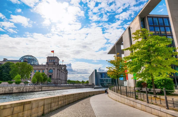 Likwidacja Szprewy przez dzielnicę rządową Berlina, Niemcy — Zdjęcie stockowe