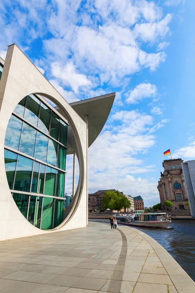 Marie-Elisabeth-Lueders-Haus in Berlijn, Duitsland — Stockfoto