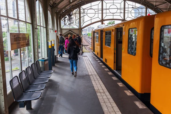 Metro Station Schlesisches Tor i Berlin, Tyskland — Stockfoto