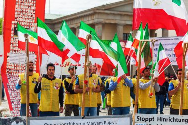 Berlin Brandenburger Kapısı önünde İran'da infazlara karşı gösteri, Almanya