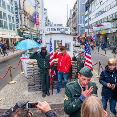 Berlin, Almanya 'daki Charlie kontrol noktası.