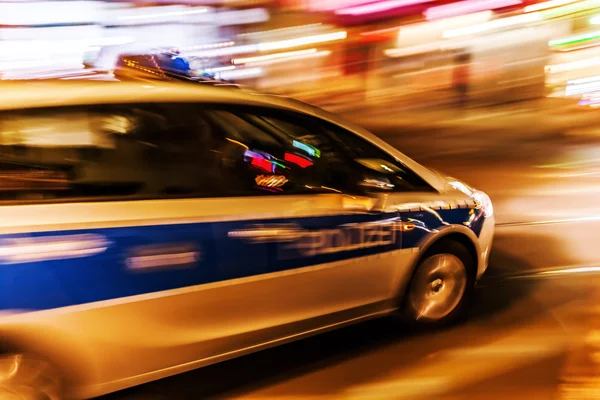 Duitse politie-auto 's nachts — Stockfoto