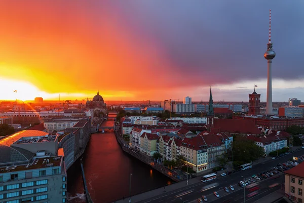 Vista aérea de Berlim, Alemanha, ao pôr do sol — Fotografia de Stock