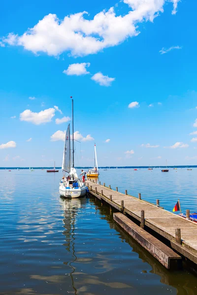 Sjöutsikt på Steinhuder Meer i Niedersachsen, Tyskland — Stockfoto