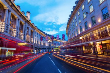 Regent Street Londra'da, İngiltere, gece