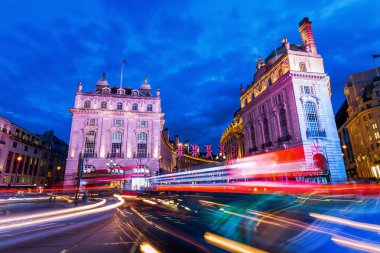 gece Londra Piccadilly circus