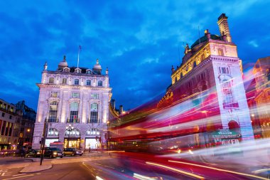 gece Londra Piccadilly circus
